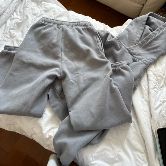 Aritzia cozy fleece set in a grey shade - Picture 4 of 7